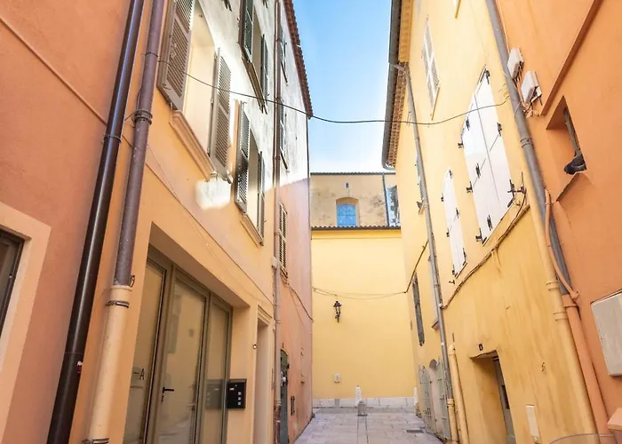 Sainte Anne By Time Off Collection *